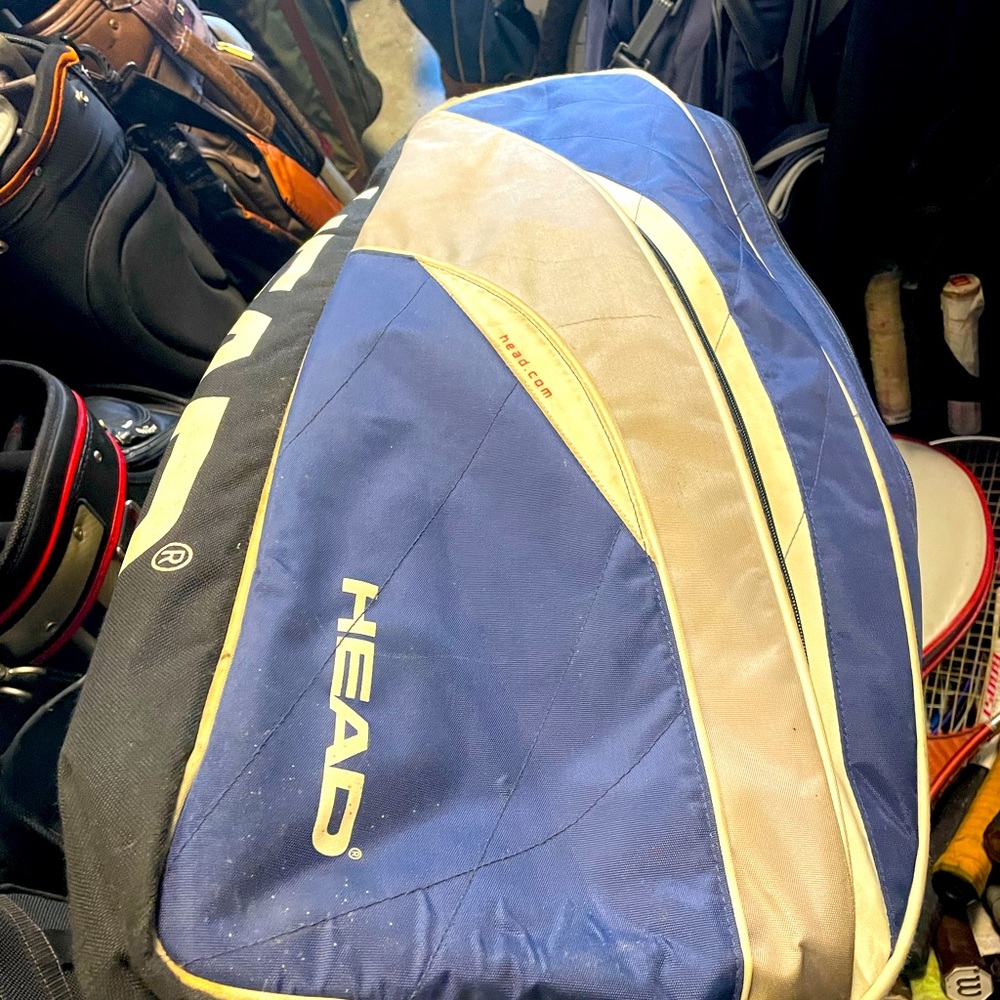 Head tennis Racquet bag 
Holds up to 3